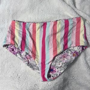 Reversible torrid swim bottoms